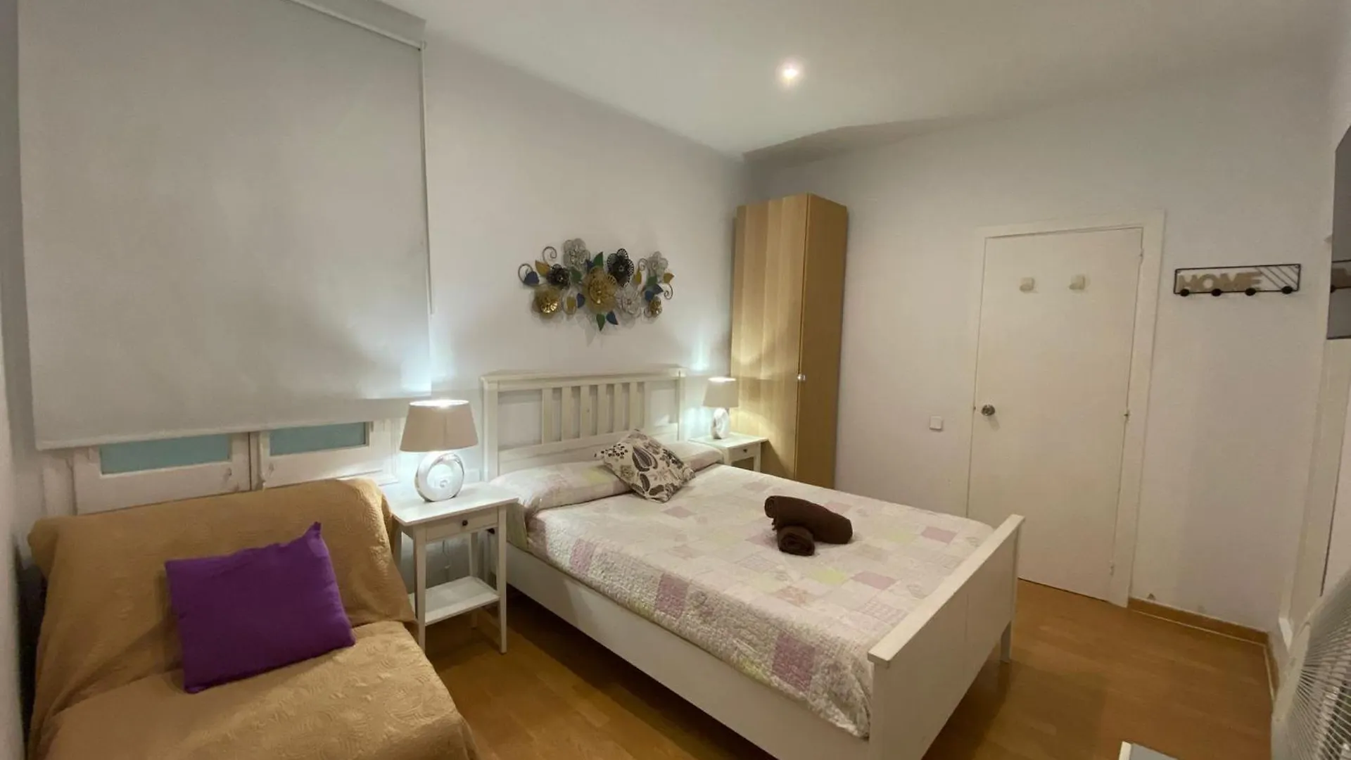 לינה וארוחת בוקר ברצלונה Maribel Rooms