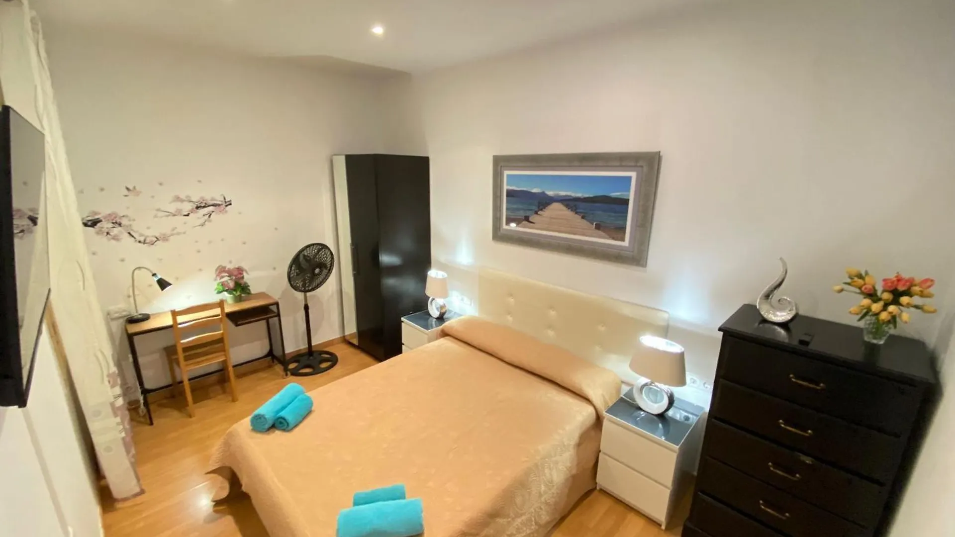 לינה וארוחת בוקר ברצלונה Maribel Rooms